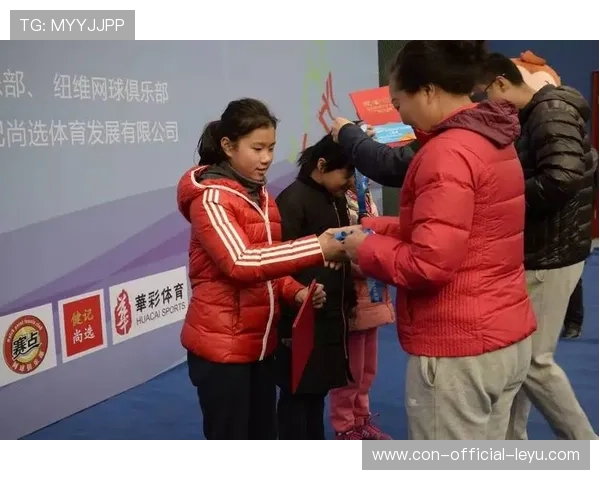 网球俱乐部开展基层场馆青训课程的师资轮换计划，网球培训场地